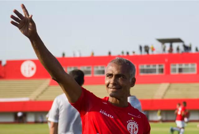 美洲队首秀 58岁罗马里奥却坐在替补席没上场！